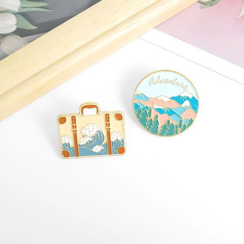 Adventure Enamel Pin Set Alloy Baking Paint Mountain Forest Round Brooch Retro Wave Suitcase Badge Travel Jewelry Gift