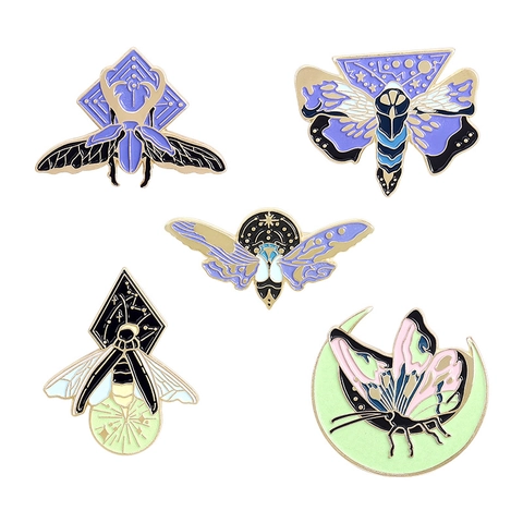 Vintage Im Dunkeln Leuchtende Legierung Emaille Brosche Sternenhimmel Motte Schmetterling Mond Stern Pin Schmuck Zubehör Für Unisex