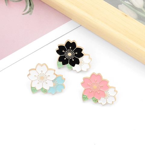 Spilla in Smalto a Forma di Fiore di Ciliegio in Stile Giapponese Distintivo Floreale in Lega per Decorazione Borsa Vestiti Donna