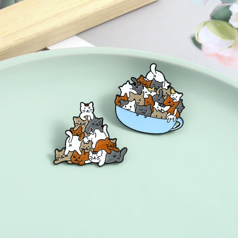 Creative Cartoon Stacking Cats Enamel Brooch Pin Cute Animal Alloy Badges For Backpack Clothing Decor For Women Kids Gift