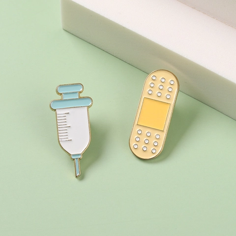 Novelty Cartoon Medical Series Brooches Alloy Painted Syringe Band-Aid Shape Lapel Pins Creative Unisex Medical Jewelry Gifts