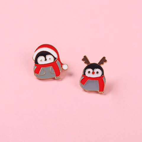 Broche en Émail de Manchot de Noël en Alliage avec Bois de Renne et Bonnet de Noël Badge Animal pour Revers de Pull