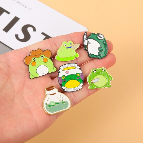 Lustige Cartoon Frosch Emaille Pin Set Legierung Tier Grüner Frosch Mit Messer Flasche Cowboyhut Abzeichen Schmuck Brosche Für Kleidung Taschen