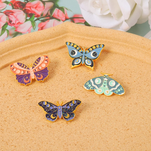 Spilla in Lega Smaltata Farfalla Falena Celeste Fase Lunare Stella Insetto Distintivo Gioielli Boho Estetici Accessorio
