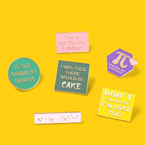 Broche en Alliage Émaillé avec Symbole Pi Formules Mathématiques Courbe de Cœur Badge Géométrique pour Vêtements Sacs Bijoux