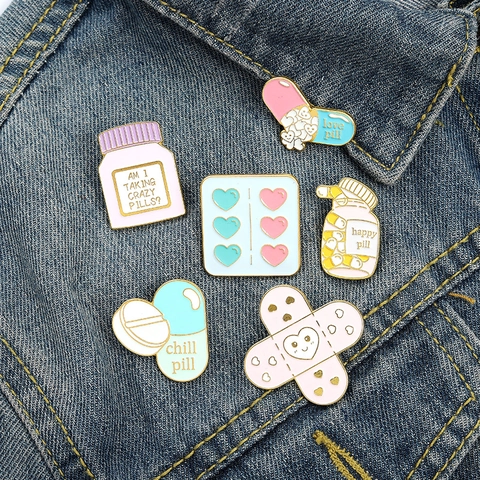 Süße Cartoon Pillenkapsel Emaille Pin Set Legierung Heftpflaster Herz Medizin Thema Brosche Abzeichen Für Damen Kinder Kleidung