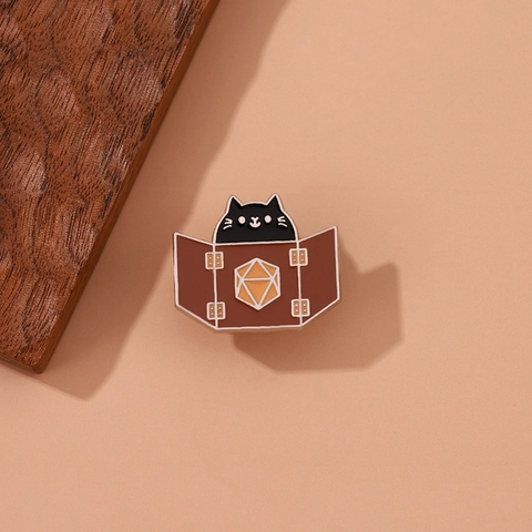 Süße Schwarze Katze Emaille Brosche Legierung DM Schirm d20 Würfel Cartoon Abzeichen Reversnadel Für Rucksack Kleidung Dekor Unisex Schmuck