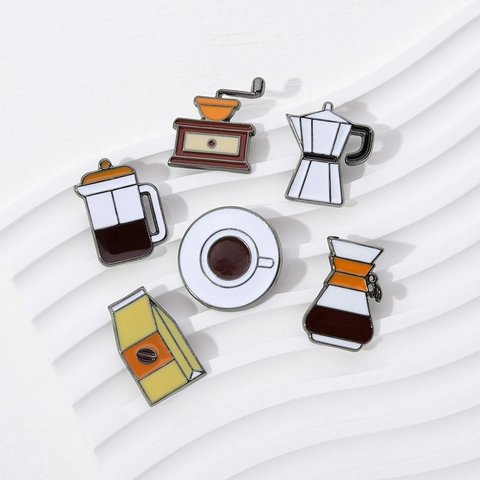 Spilla in Smalto Vintage Creativa a Forma di Caffettiera e Tazza Set Spille in Lega Metallo Distintivo Individuale per Zaino Abbigliamento Unisex