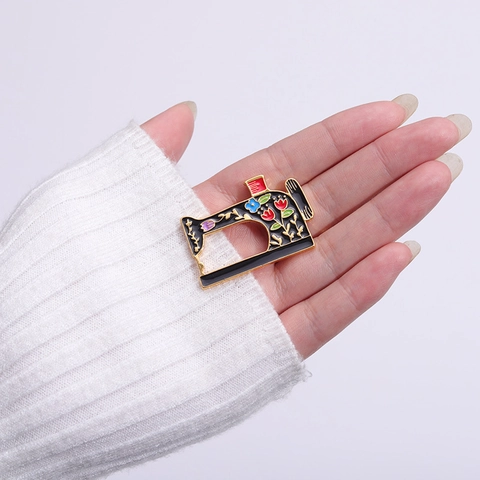 Broche en Émail Machine à Coudre Rétro Pin's de Revers Floral en Alliage Accessoires de Mode Vintage pour Femme Homme Sac à Dos
