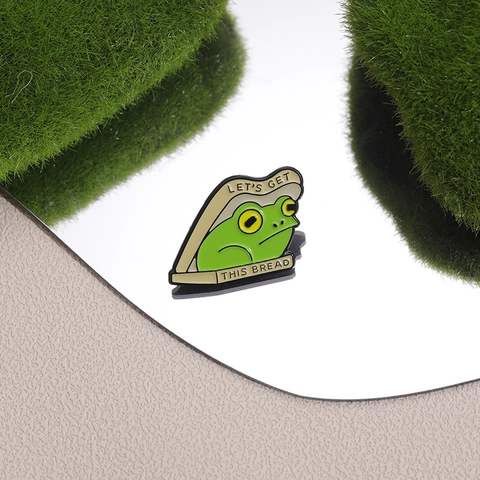 Lustige Grüne Frosch Brot Emaille Pin Cartoon Let's Get This Bread Legierung Brosche Für Rucksack Jacke Unisex Mode Accessoire