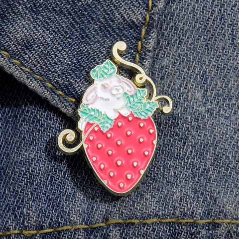 Cute Cartoon Strawberry Rabbit Alloy Enamel Brooch Pin For Women Men Kids Creative Fruit Animal Lapel Pin Badge Jewelry Gift