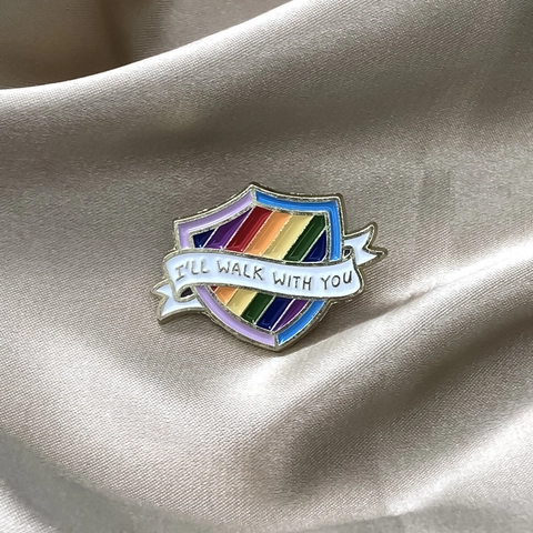 Broche de Escudo de Arcoíris de Aleación de Zinc Pin de Esmalte Con Eslogan en Inglés I'LL WALK WITH YOU Insignia Creativa Para Ropa