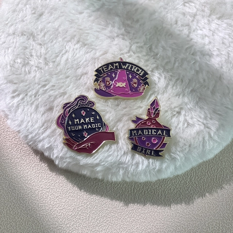 Vintage Lila Magie Hexe Emaille Pin Set Zaubertrank Flasche Kristallkugel Zauberbuch Legierung Brosche Für Rucksack Kleidung
