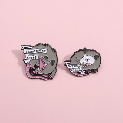 Lustige Cartoon Opossum Emaille Pin Legierung Einbrennlackierung Tier Brosche Awesome Possum I Exist Out Of Spite Slogan Abzeichen