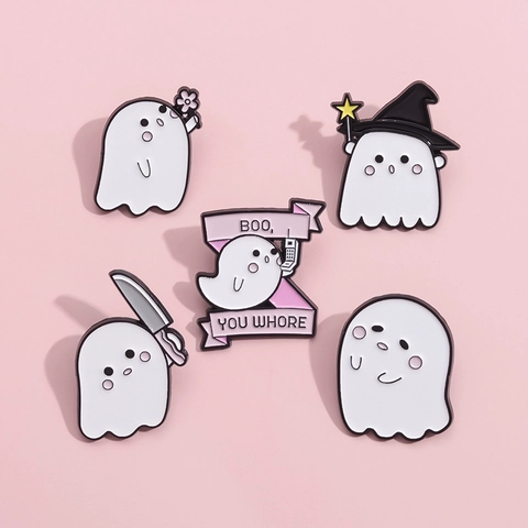 Simpatica Spilla in Smalto a Forma di Fantasma Cartone Animato Halloween Cappello da Strega Coltello Fiore Lega Distintivo per Vestiti Zaino Decorazione Gioielli Regalo