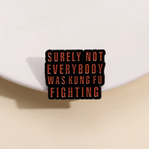Surely Not Everybody Was Kung Fu Fighting Emaille Pin Lustiger Slogan Zinklegierung Brosche Retro Abzeichen Unisex Schmuck