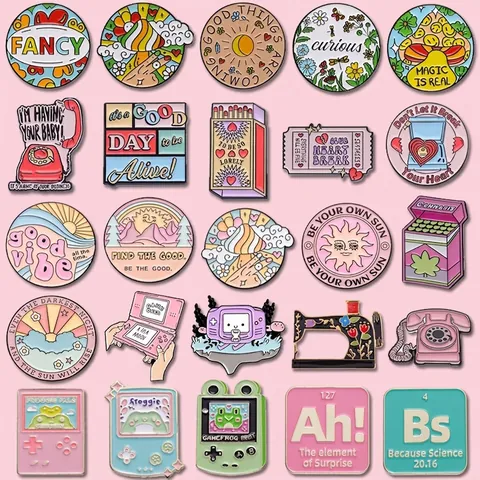 Kreative Cartoon Emaille Pins Retro Spielkonsole Nähmaschine Kassette Legierung Brosche Revers Badges Für Rucksack Jacke Dekor