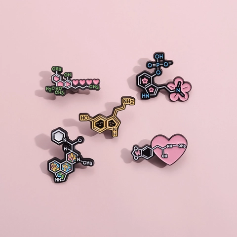 Creativi Spille in Smalto a Struttura Molecolare Chimica in Lega Cuore Fiore Emoji Distintivi Gioielli Scientifici Regalo per Studenti Insegnanti