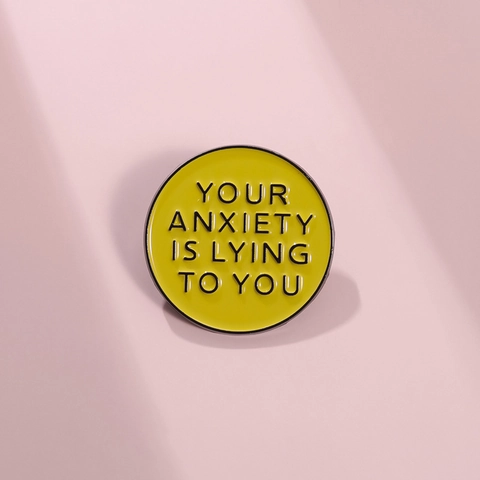Στρογγυλή Καρφίτσα Σμάλτου Your Anxiety Is Lying To You Ψυχική Υγεία Καρφίτσα από Κράμα Κόσμημα Δώρο για Σακίδιο
