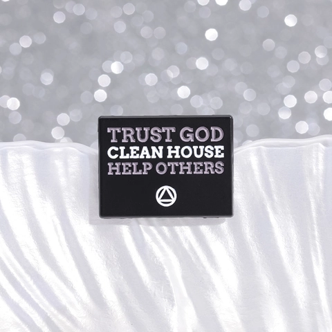 Spilla in Smalto con Scritte Ispiratrici Trust God Clean House Help Others Distintivo in Lega per Vestiti Zaini Decorazione Unisex Regalo