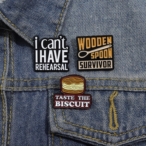 Simpatiche Spille Smaltate Wooden Spoon Survivor Taste The Biscuit I Cant I Have Rehearsal Spilla Distintivo in Lega Gioielli per Zaino Cappello