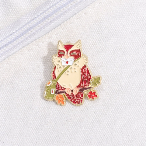 Cartoon Owl Messenger Enamel Brooch Pin Cute Bird Badge Alloy Lapel Pin For Backpack Clothes Decoration Gift