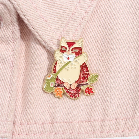 Cute Cartoon Owl Messenger Enamel Brooch Pin Alloy Animal Mailman With Letter Maple Leaf Badge For Clothing Accessory Gift