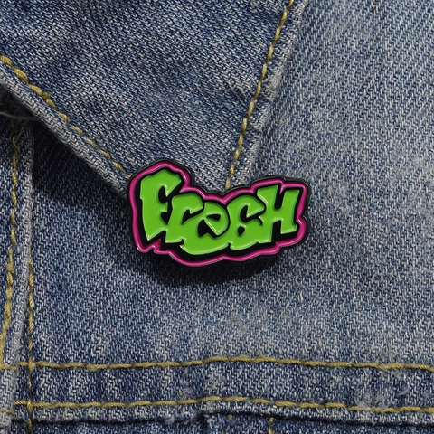 Fresh Buchstaben Graffiti Emaille Pin Legierung Brosche Buntes Personalisiertes Abzeichen Für Jeansjacken Rucksäcke Modeschmuck Geschenk