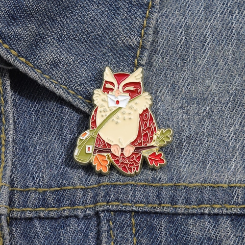 Cute Cartoon Owl Messenger Enamel Brooch Pin Alloy Animal Mailman With Letter Maple Leaf Badge For Clothing Accessory Gift