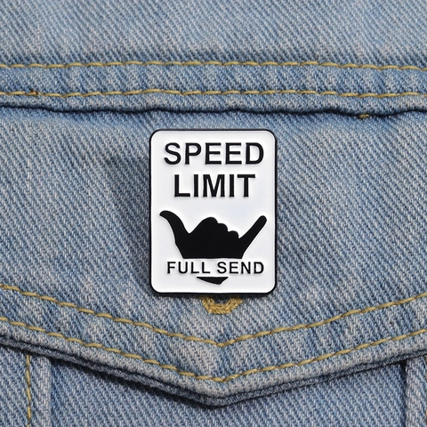 Spilla in Smalto Shaka Sign Speed Limit Spilla Rettangolare in Lega di Zinco per Zaino Abbigliamento Gioielli Street Fashion