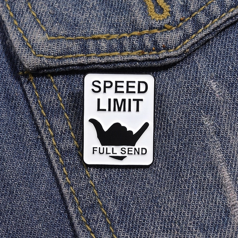 Spilla in Smalto Shaka Sign Speed Limit Spilla Rettangolare in Lega di Zinco per Zaino Abbigliamento Gioielli Street Fashion