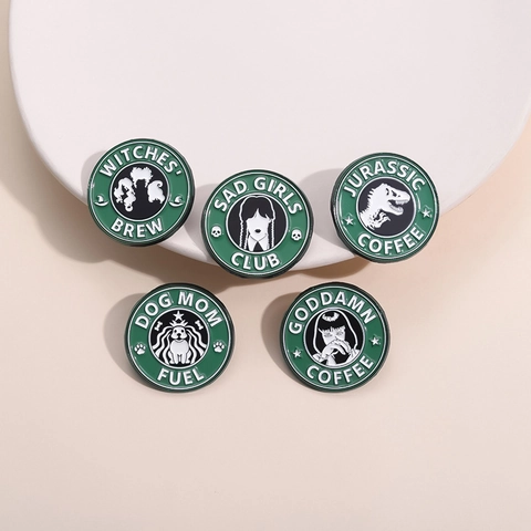 Lustig Rund Grün Parodie Metall Brosche Pin Jurassic Coffee Sad Girls Club Witches Brew Emaille Abzeichen Für Kleidung
