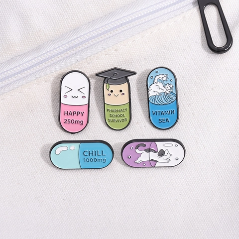 Broche Créative en Émail Pilule Capsule en Alliage Pharmacy School Survivor Happy Vitamin Sea Chill Badge Bijoux Cadeau