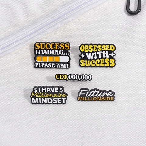 Spilla in Smalto Con Citazione Motivazionale Creativa Success Loading Future Millionaire In Lega Per Decorazione Vestiti Borsa
