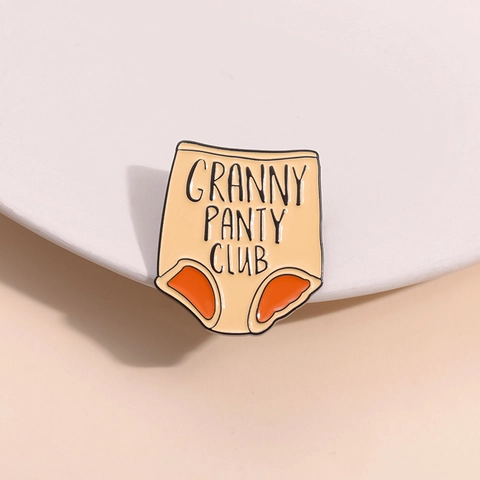 Spilla in Smalto Funny Granny Panty Club Simpatica Spilla in Lega di Zinco Distintivo per Abbigliamento Borse Zaino Decorazione