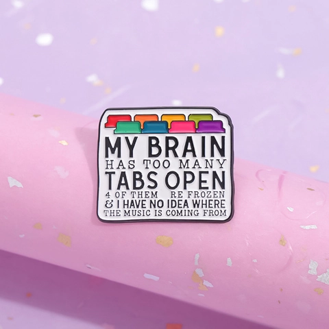 Broche Émaillée Amusante My Brain Has Too Many Tabs Open Design Créatif Navigateur Badge en Alliage Pour Vêtements Unisexes