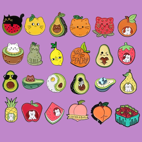 Spilla in Smalto a Forma di Gatto e Frutta Cartone Animato Set in Lega di Zinco Avocado Fragola Anguria Distintivo per Vestiti Zaino Gioielli Regalo
