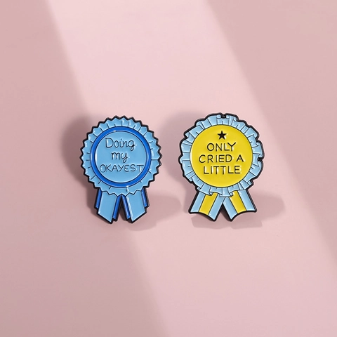 Inspirational Slogan Emaille Pin Brosche Legierung Auszeichnung Medaille Band Badge Doing My Okayest Only Cried A Little Kleidung Dekor