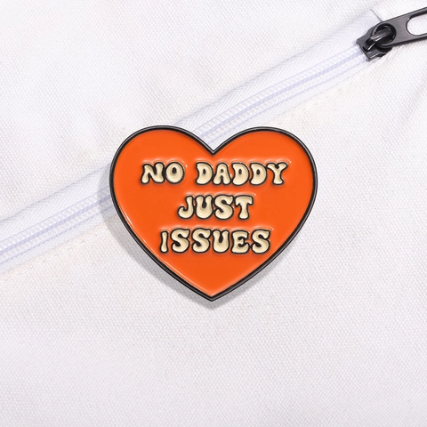 Individual Creative Heart Slogan Enamel Brooch Alloy Baked Paint No Daddy Just Issues Orange Lapel Pin Badge Jewelry Decor