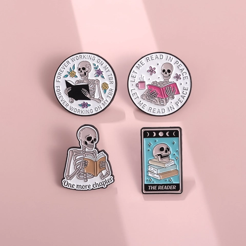 Ensemble d'Épingles Émaillées Squelette Lisant Drôle Broche Gothique Amateur de Livres Tarot The Reader pour Vêtements Sac à Dos Badge Bijoux Cadeau