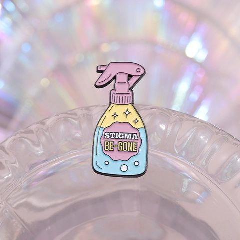 Pin de Esmalte de Aleación Creativo Forma de Botella de Spray Eslogan Divertido Broche Insignia Para Ropa Mochila Accesorios Regalo Joyería