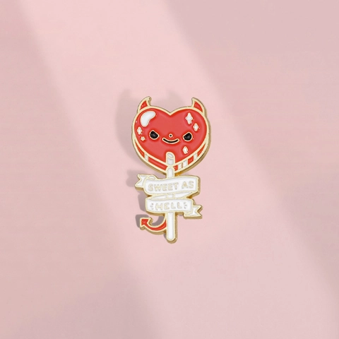 Cartoon Teufel Herz Lutscher Emaille Pin Lustig Sweet As Hell Slogan Brosche Abzeichen Für Kleidung Taschen Schmuck