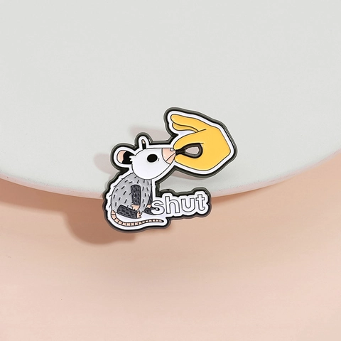 Funny Cartoon Opossum Enamel Brooch Zinc Alloy Humorous Animal Lapel Pin For Backpack Clothing Decor Unisex Badge Gift