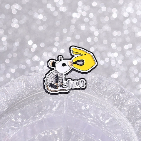 Broche en Émail de Dessin Animé Amusant Motif Opossum Bouche Fermée Pin's en Alliage Accessoires Bijoux Créatifs Pour Vêtements