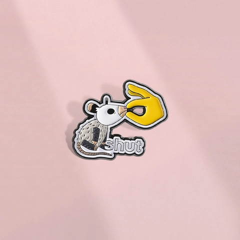 Broche en Émail de Dessin Animé Amusant Motif Opossum Bouche Fermée Pin's en Alliage Accessoires Bijoux Créatifs Pour Vêtements
