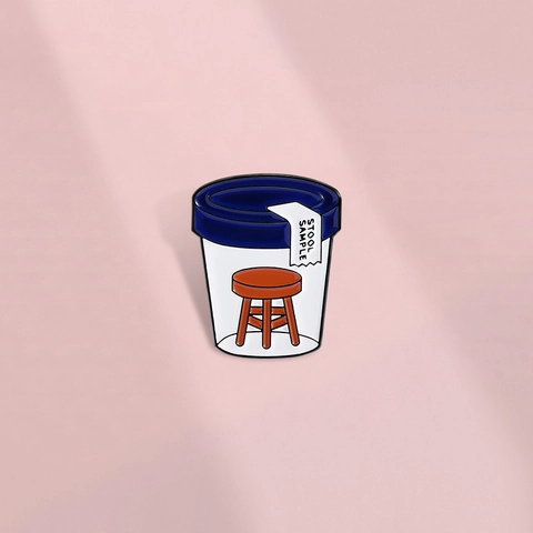 Lustige Medizinische Stool Sample Emaille Anstecknadel Legierung Wortspiel Probenbecher Brosche Für Ärzte Krankenschwestern Kleidung Zubehör Abzeichen Schmuck Geschenk