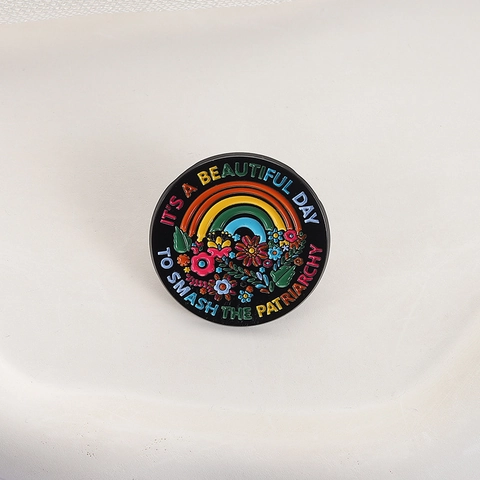 Spilla in Smalto Rotonda Con Motivo a Fiori Arcobaleno in Lega di Zinco Con Slogan Per Donna Uomo Accessori Moda Regalo