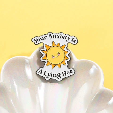 Simpatica Spilla In Smalto Con Sole Sorridente Cartoon Your Anxiety Is A Lying Hoe Spilla In Lega Con Scritta Umoristica Per Vestiti Zaino Accessori Regalo