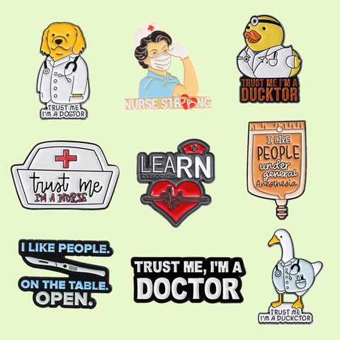 Lustige Medizinische Emaille Nadel Brosche Arzt Krankenschwester Hut Infusionsbeutel Dogtor Cartoon Legierung Metall Abzeichen Schmuck Geschenk