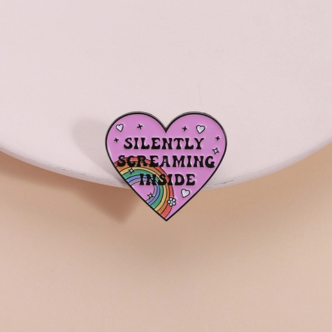 Silently Screaming Inside Roze Hart Emaille Speld Regenboog Zinklegering Brosche Badge Voor Rugzak Kleding Sieraden